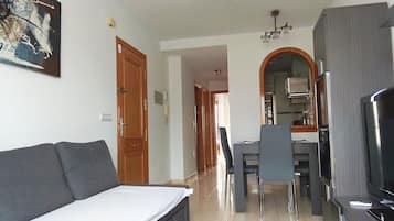 2 slaapkamers, een strijkplank/strijkijzer, beddengoed
