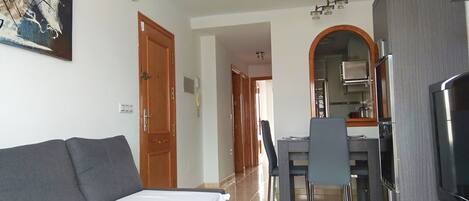 2 bedrooms, iron/ironing board, bed sheets