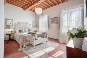 5 soverom, strykejern/-brett, wi-fi (inkludert) og sengetøy