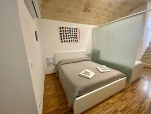 Suite, 2 Schlafzimmer, Balkon, Meerblick | Verdunkelungsvorhänge, schallisolierte Zimmer, Bügeleisen/Bügelbrett