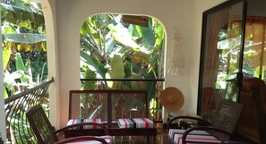 Basic Room | Terrace/patio - PAPAYAS SELF CATERING (Mahé Island)