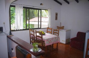 Basic Room | In-room dining