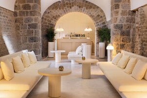 2 bars/lounges, beach bar