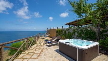 Bathtub spa outdoor