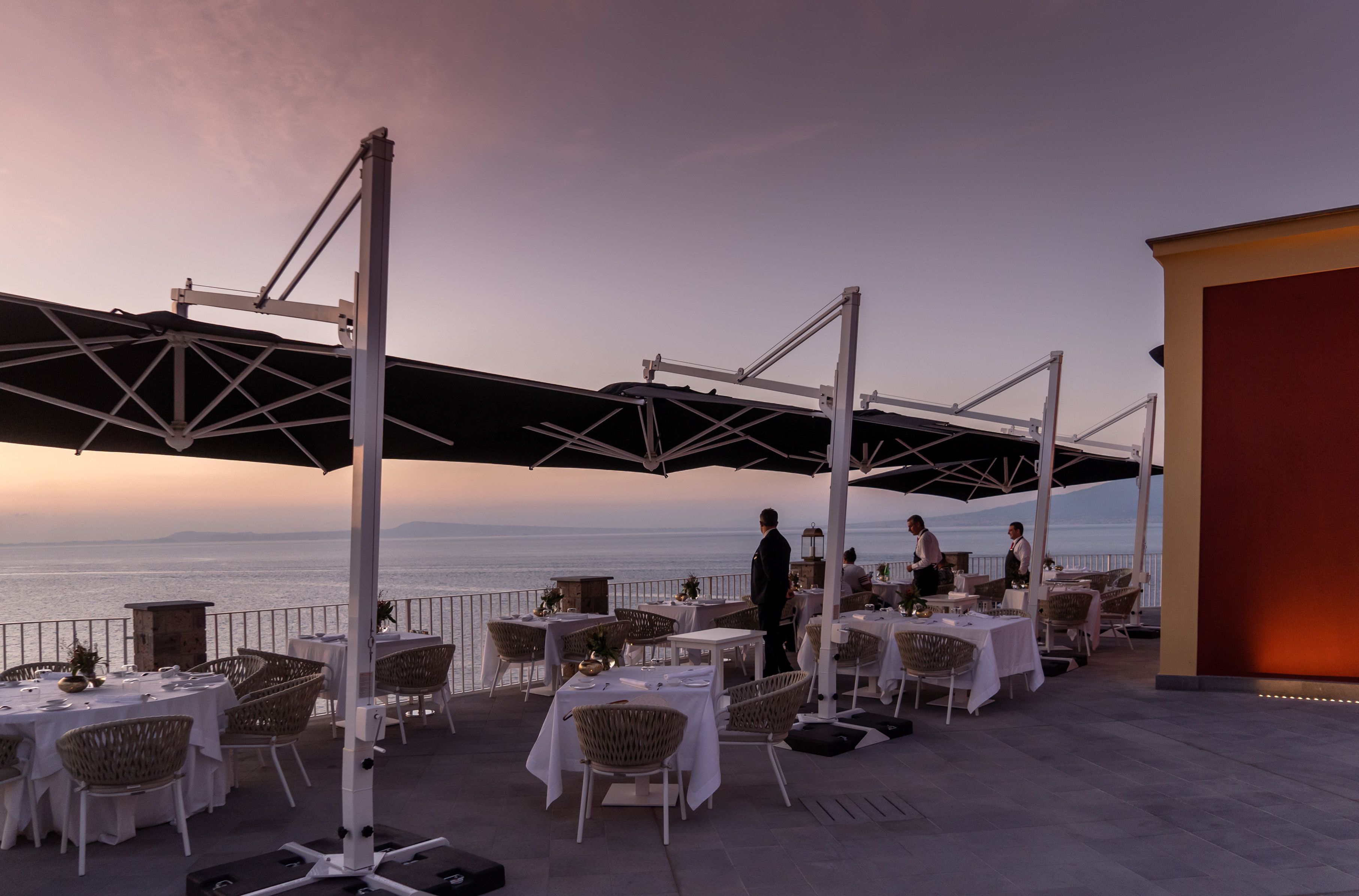 lunch and dinner served, italian cuisine