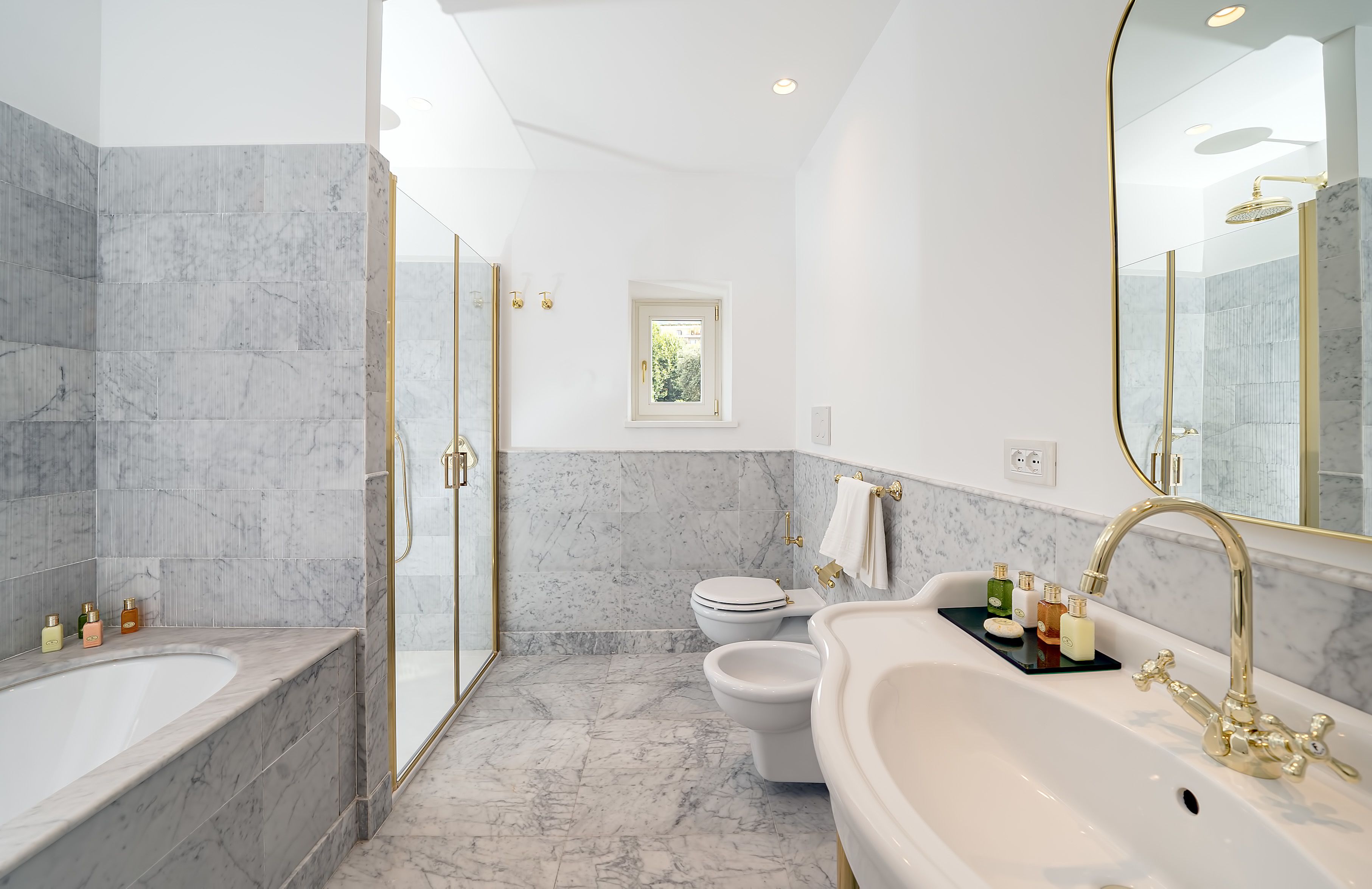 junior suite, hot tub, sea view (deluxe) | bathroom | free toiletries, hair dryer, bathrobes, slippers