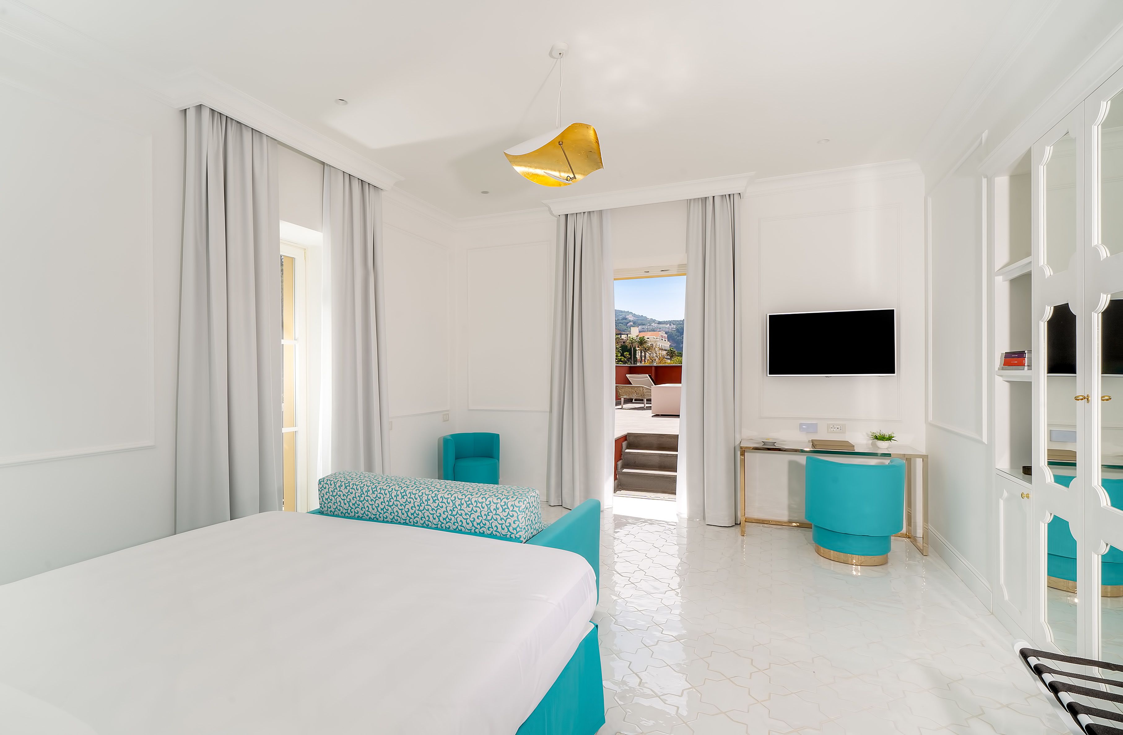 junior suite, hot tub, sea view (deluxe) | 1 bedroom, premium bedding, down duvets, minibar