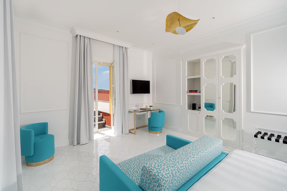 junior suite, hot tub, sea view (deluxe) | 1 bedroom, premium bedding, down duvets, minibar