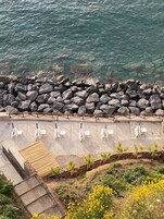 プライベートビーチ、サンラウンジャー、ビーチパラソル、ビーチタオル