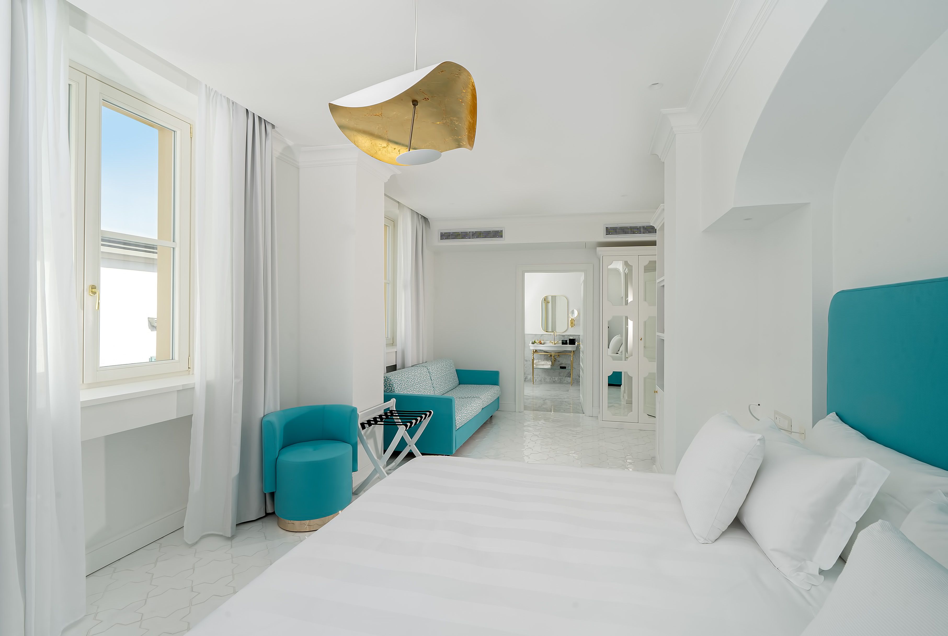 1 bedroom, premium bedding, down duvets, minibar