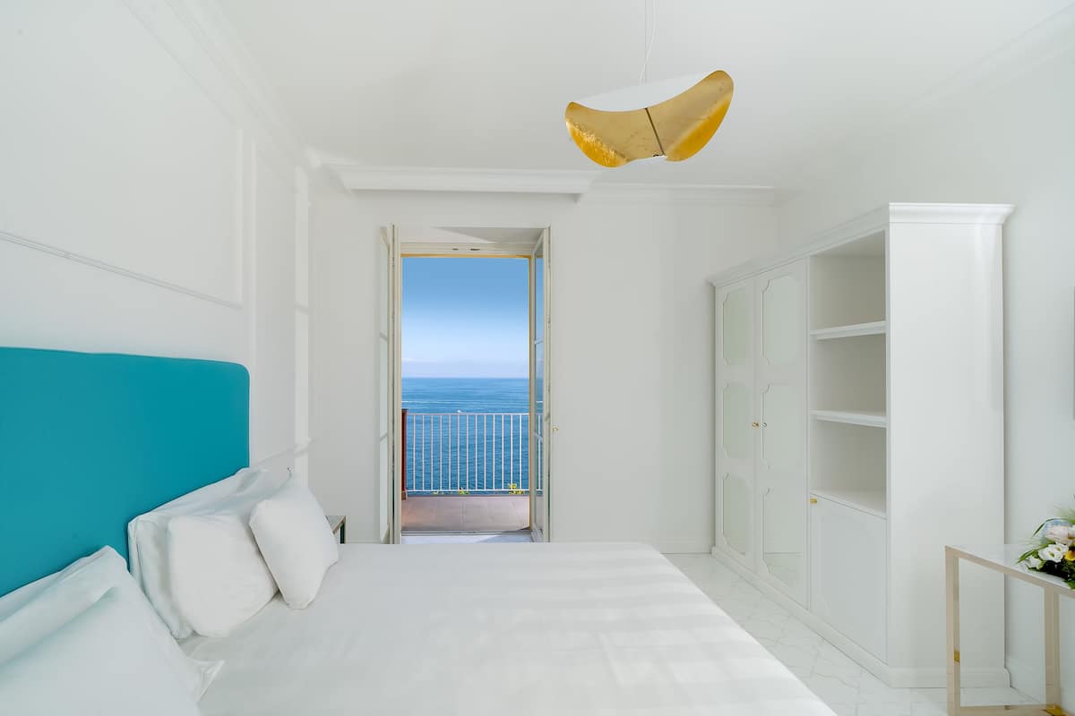 Literie de qualité supérieure, couette en duvet d'oie, minibar