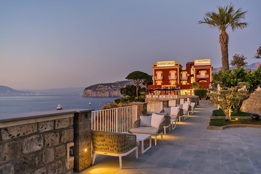 Sorrento’s Cliffside Splendor: A Guide to the Most Breathtaking Luxury Hotels