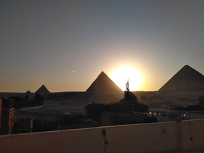 Unclassified image, 5 of 17, button