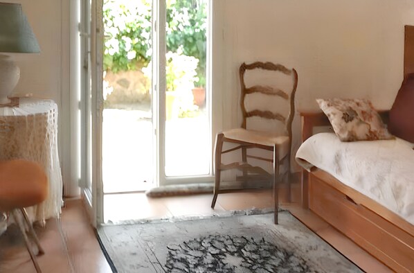 2 bedrooms, iron/ironing board, travel crib, free WiFi
