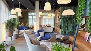 Coin salon dans le hall