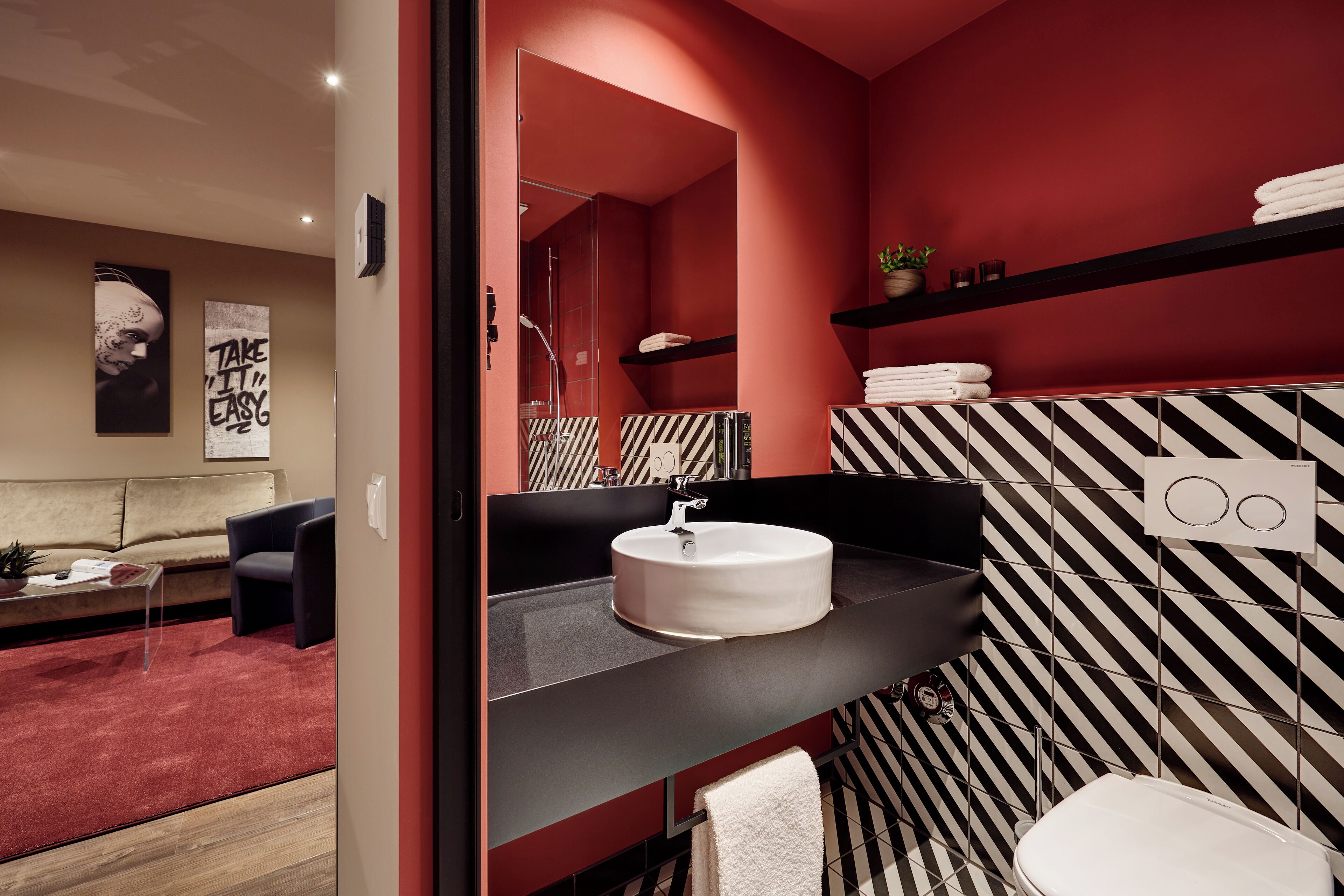 executive studio suite | bathroom | shower, free toiletries, hair dryer, towels