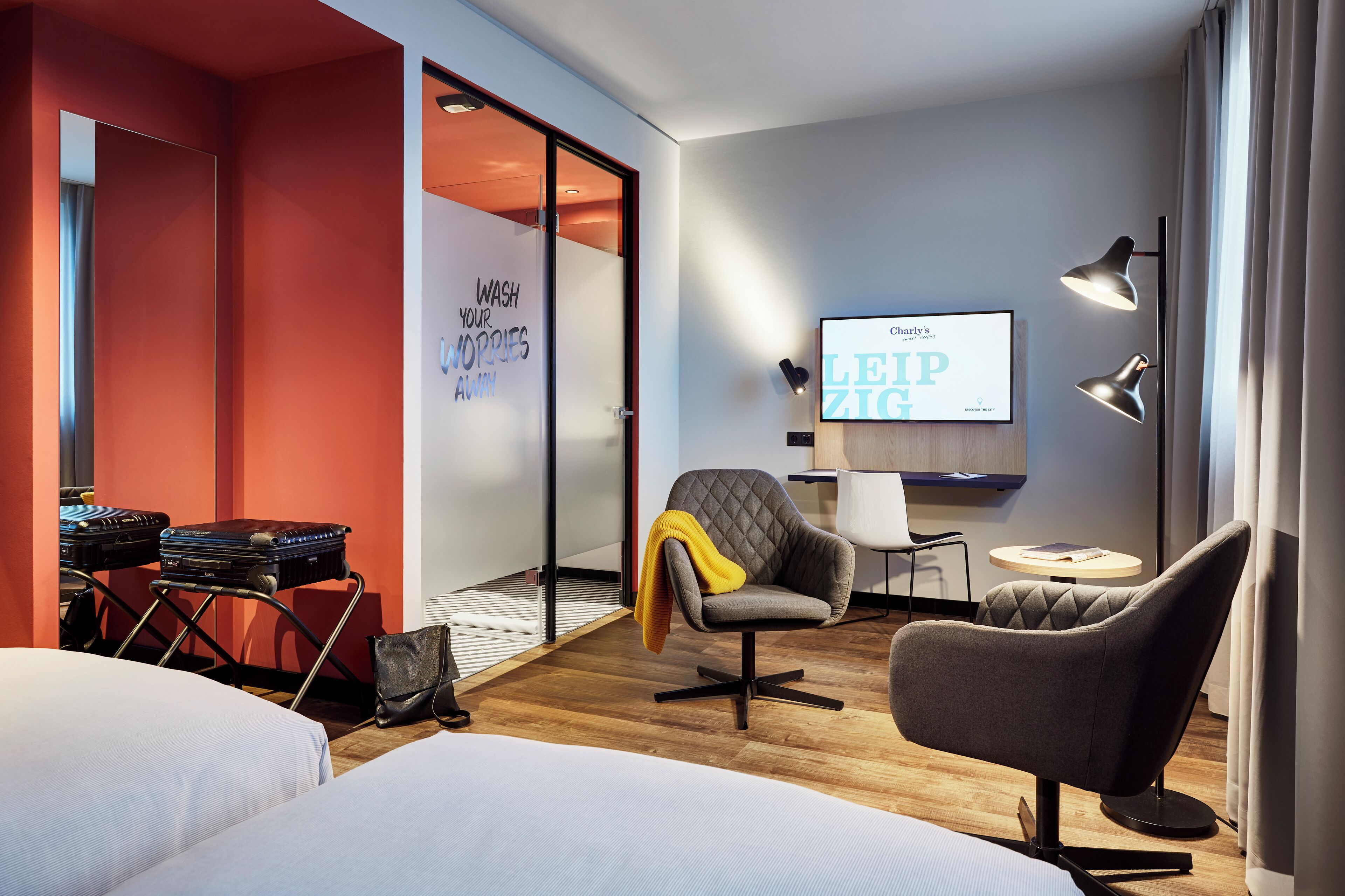 Superior Twin Room | Living area | 32-inch flat-screen TV with satellite channels, TV