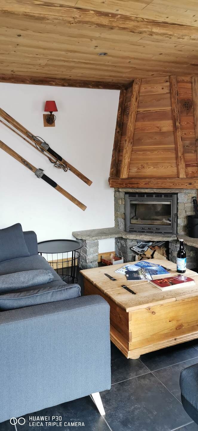 Télévision, cheminée