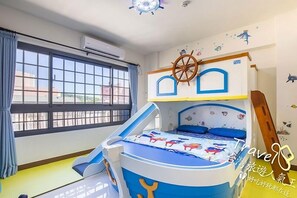 Blackout curtains, soundproofing, iron/ironing board, free WiFi - J.S 23 Kids Homestay (Kaohsiung)