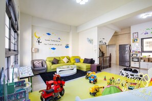 Comfort Room, 5 Bedrooms | Living area | Flat-screen TV - J.S 23 Kids Homestay (Kaohsiung)