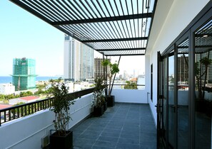 Luxury Apartment, Kitchenette | Balcony - Smeraldo Hotel & Apartment (Da Nang)