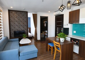 Apartament de luxe, cuina bàsica | Decoració individual i escriptori 