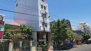 A white building with a sign reading "AN NGAN PHI HOTEL".