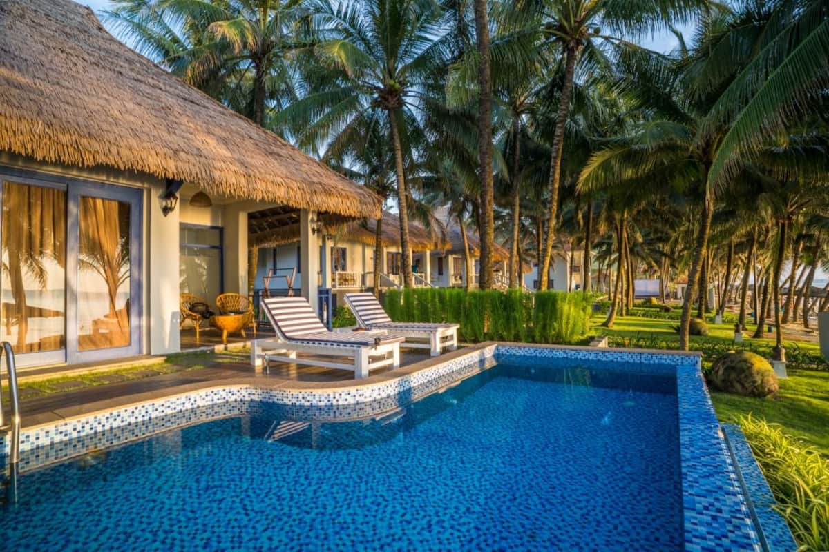 Beach Front Villa with Private Pool King Bed | 1 bedroom, minibar, in-room safe, desk