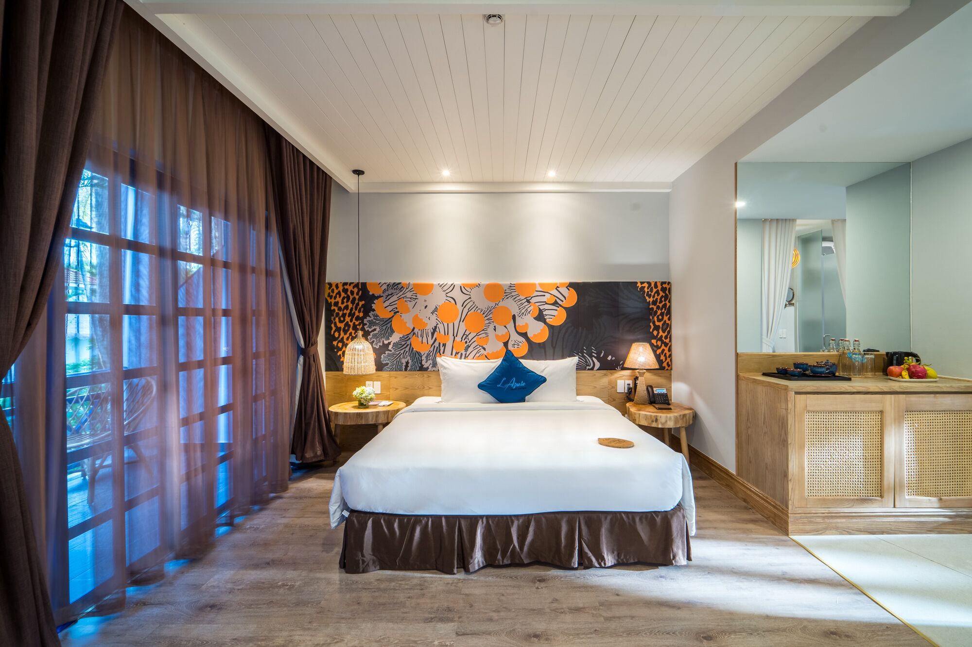 deluxe garden view king bed | 1 bedroom, minibar, in-room safe, desk