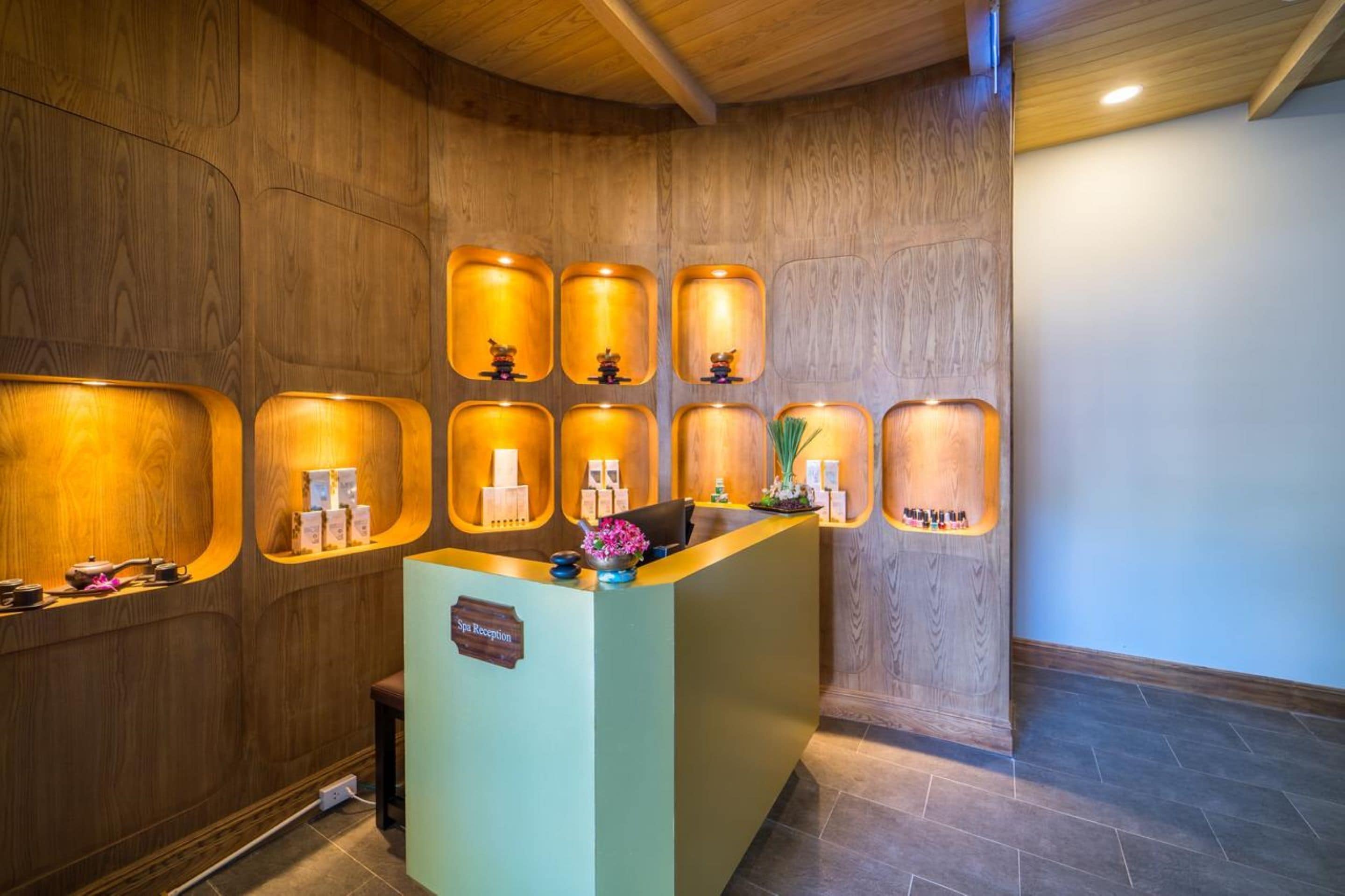 body treatments, aromatherapy, hot stone massages, swedish massages