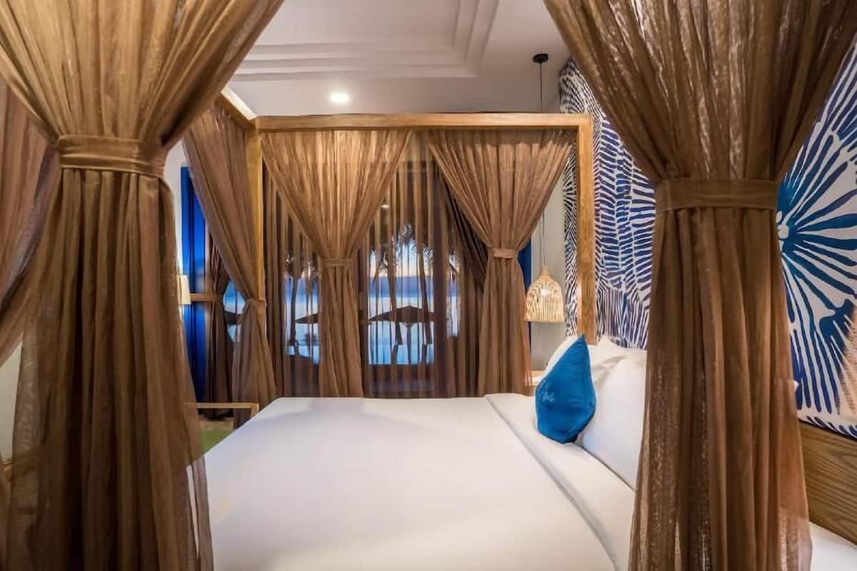 Minibar, in-room safe, desk, blackout drapes