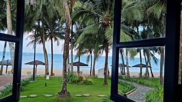 Deluxe Beach Front King bed without Balcony | View from room