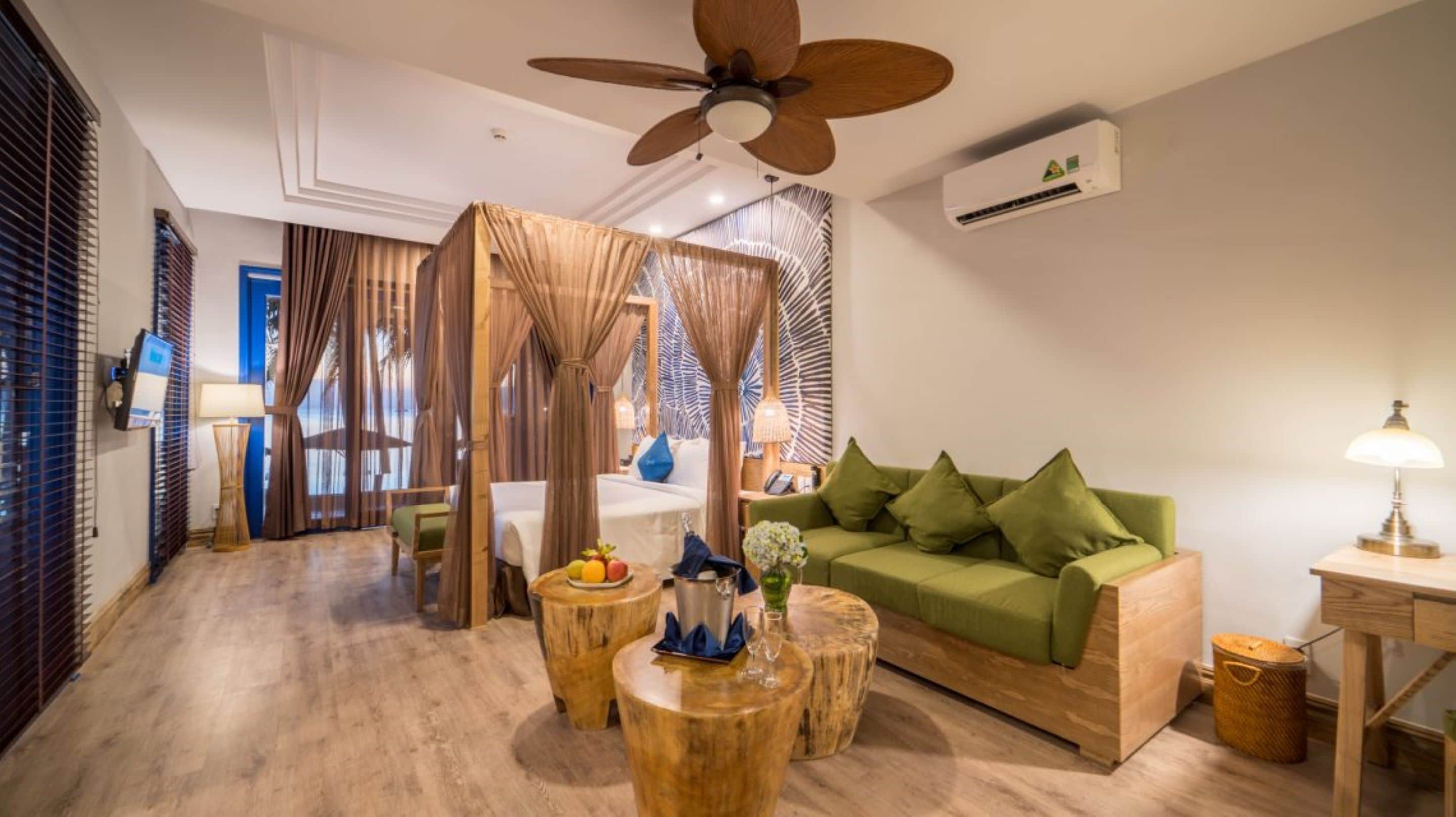 beach front villa with private pool king bed | 1 bedroom, minibar, in-room safe, desk