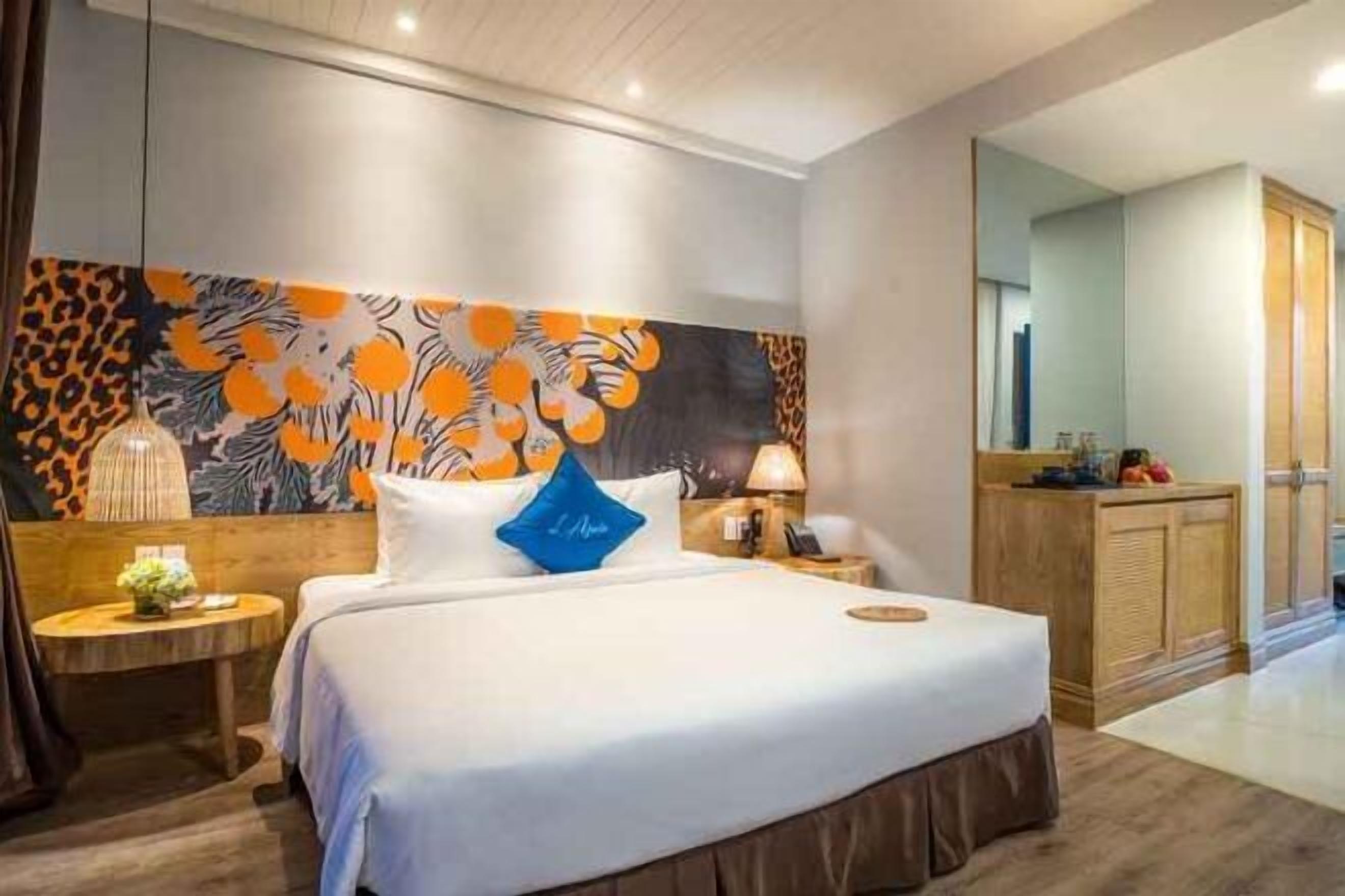 Minibar, in-room safe, desk, blackout drapes