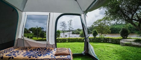 Tente Premium | Lits pliants/supplémentaires, Wi-Fi gratuit, draps fournis