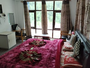 15 bedrooms, premium bedding, down comforters, in-room safe - Hotel neel gagan (Gund)