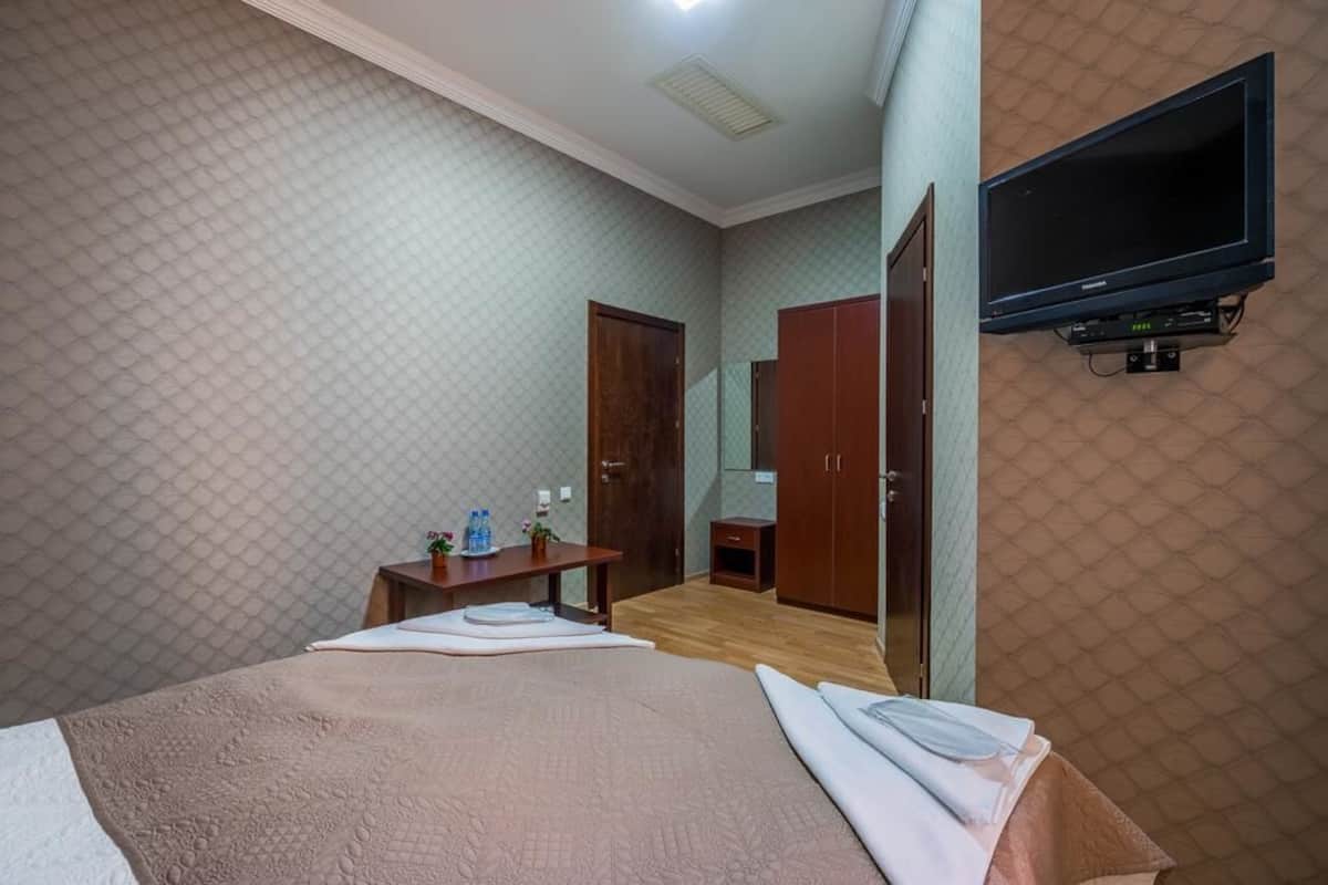 Standard Single Room | In-room safe, desk, blackout drapes, soundproofing