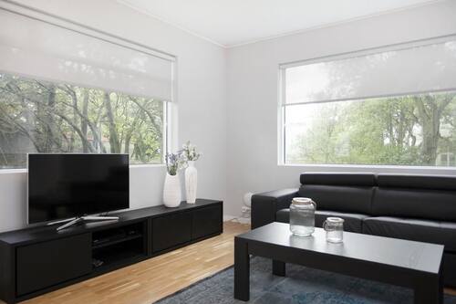 Deluxe-Apartment, 2 Schlafzimmer, Balkon | Wohnbereich | LCD-Fernseher, DVD-Player