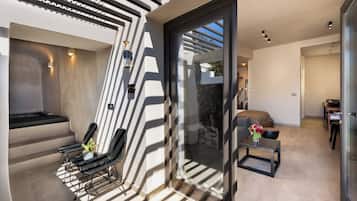 Junior Suite with Private Heated Spa Bath | 1 dormitorio, colchones viscoelásticos, caja fuerte y escritorio