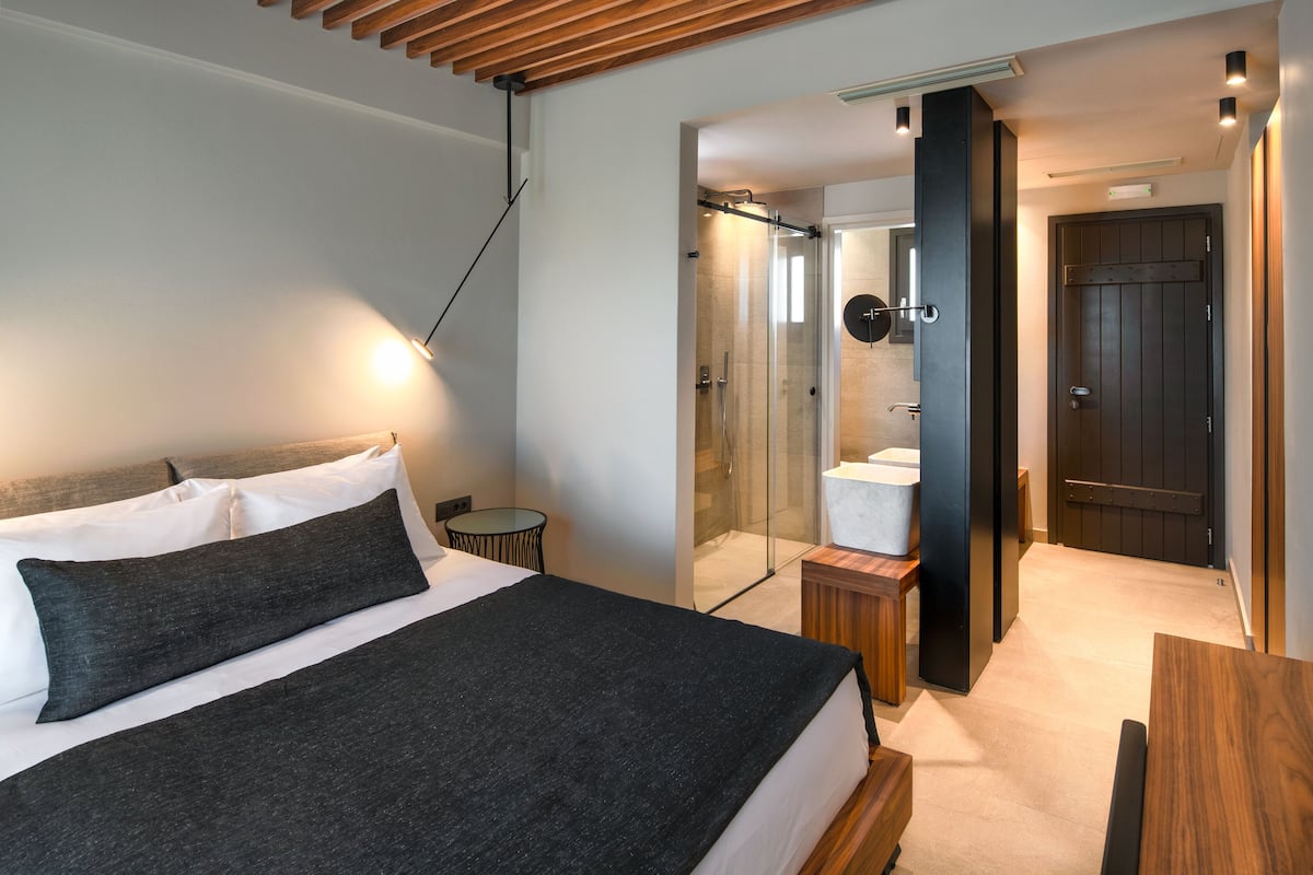 1 bedroom, memory-foam beds, in-room safe, desk