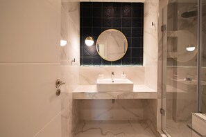 Apartment, 1 Bedroom | Bathroom | Shower, hair dryer, towels, soap