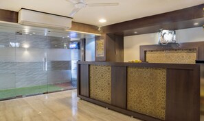 Reception - Treebo Trip Everest Lodging (Navi Mumbai)