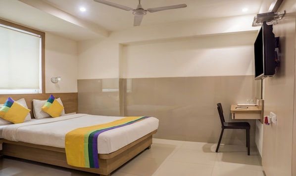 Basic Room | Iron/ironing board, rollaway beds, free WiFi, bed sheets - Treebo Trip Everest Lodging (Navi Mumbai)