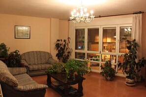 Lobby sitting area - Hotel Valdés (Gijon)