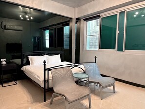 Comfort Double Room, 1 Queen Bed | Blackout drapes, free WiFi, bed sheets - Lin's Home (Tainan)