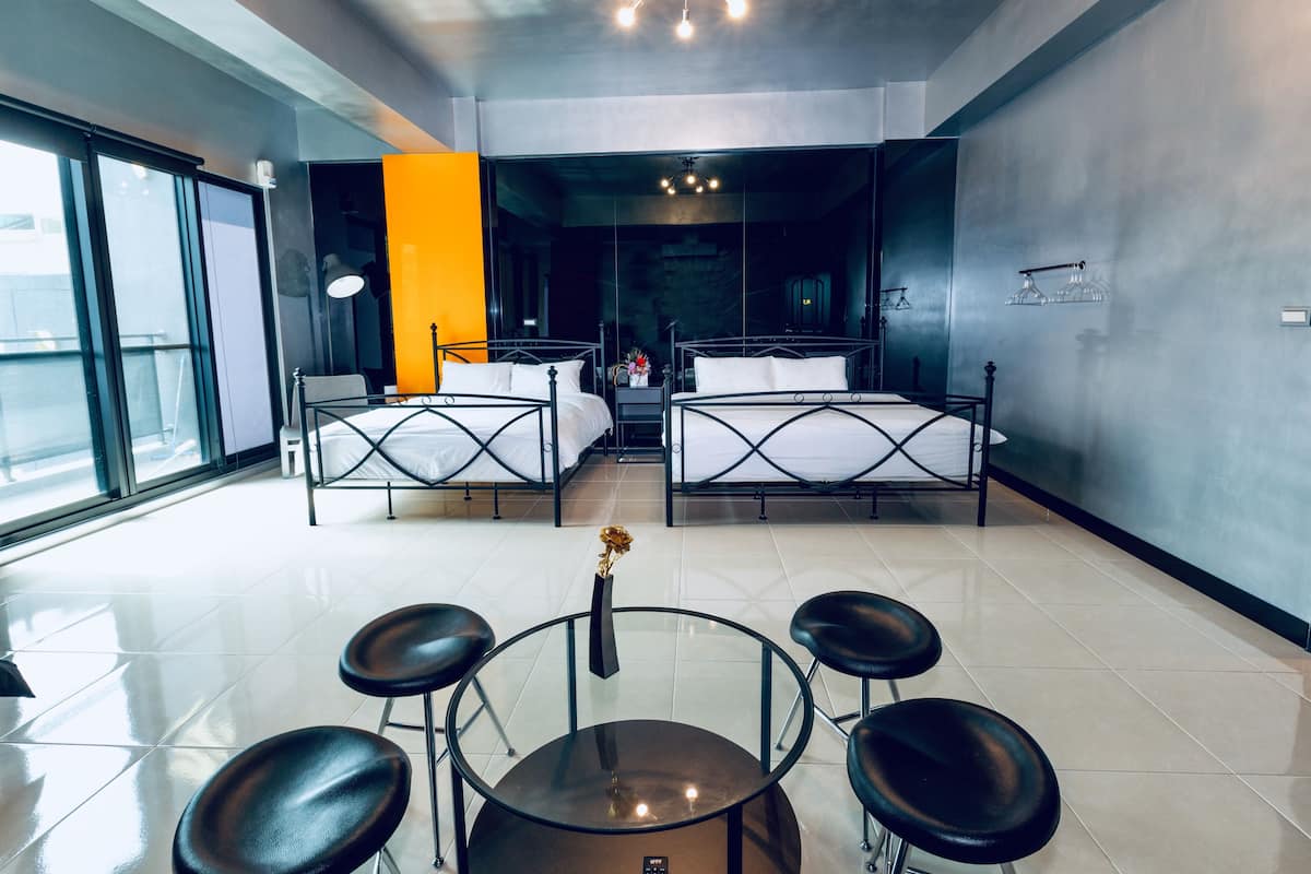 Habitación cuádruple familiar | 1 dormitorio, cortinas opacas, wifi gratis y ropa de cama