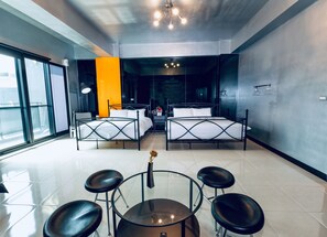 Kamar Quadruple Keluarga | Tirai kedap cahaya, Wi-Fi gratis, dan seprai linen