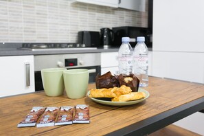 Habitación cuádruple, baño compartido | Restaurantes