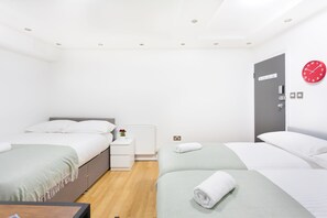 Habitación cuádruple, baño compartido