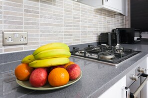 Habitación cuádruple, baño compartido | Cocina compartida